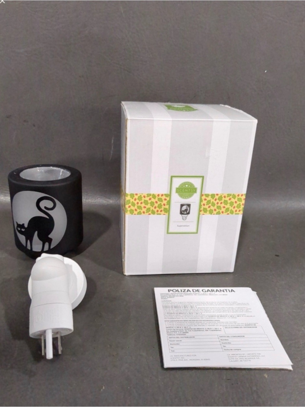 Scentsy Superstition Black Cat Night Light Wax Warmer – in original Box